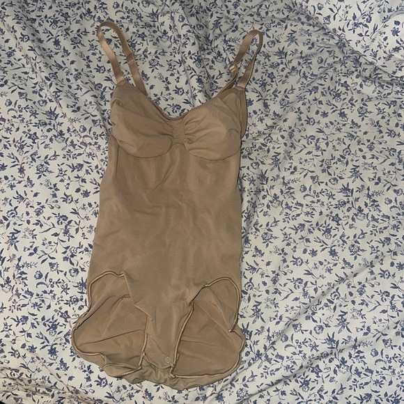 Skims bodysuit - Picture 3 of 5